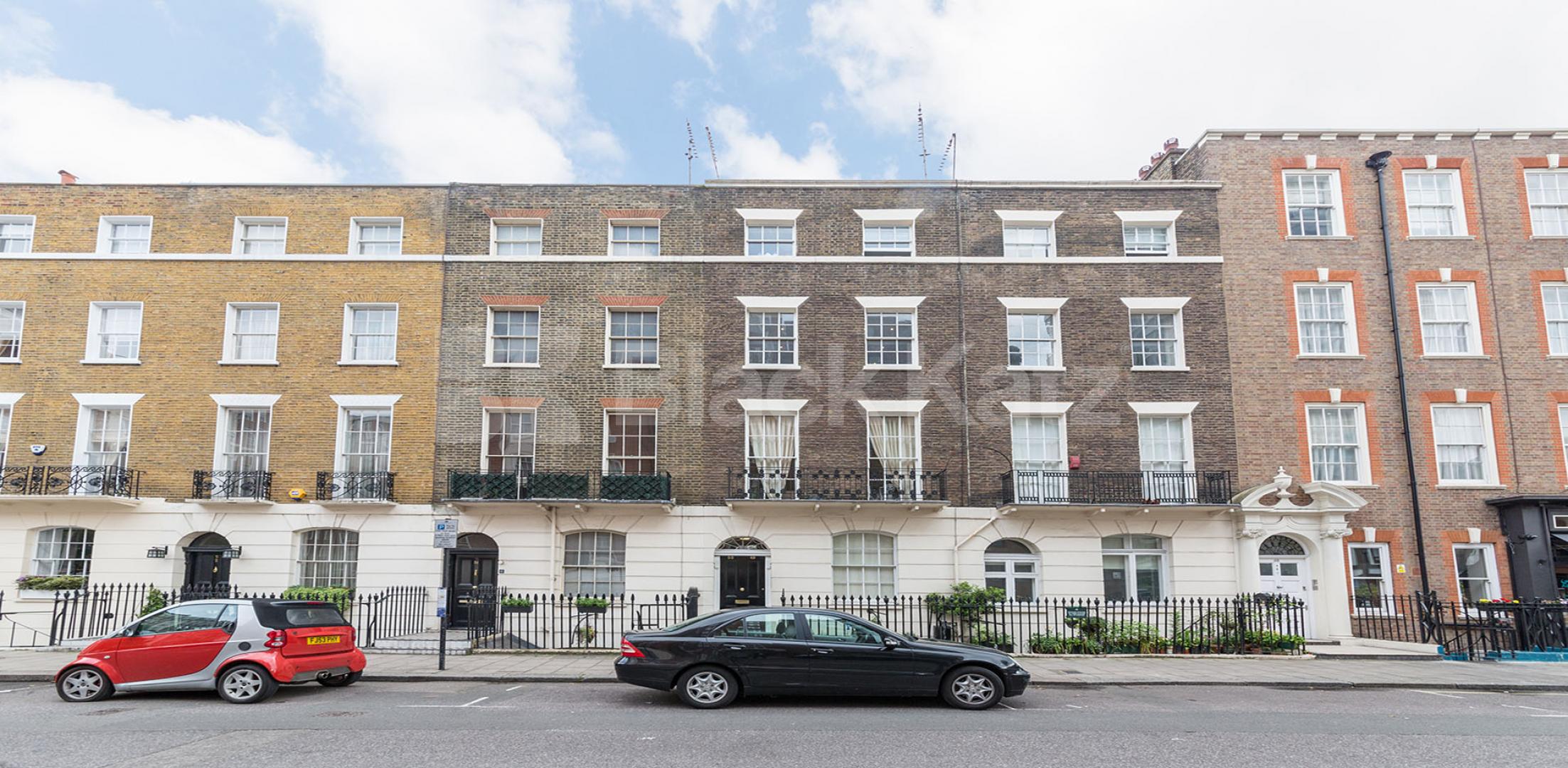 Spacious split level three bed two bath apartment mins to tube & Hyde Park Kendal Street, Marble Arch / Hyde Park